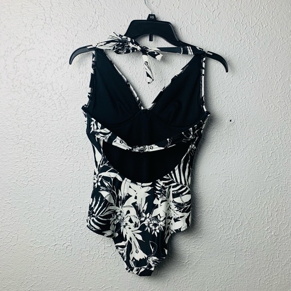 NWT women’s bathing suit - Picture 2 of 3